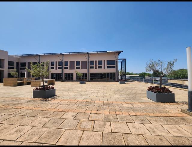 697M² OFFICE TO LET IN RANDJESPARK